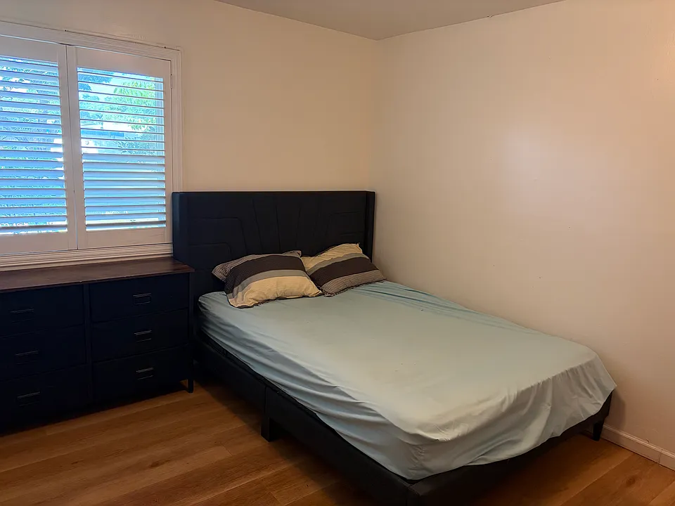 1026 N Mountain View Pl #2