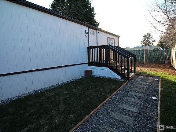 3rd image of 401 37th Street SE #109