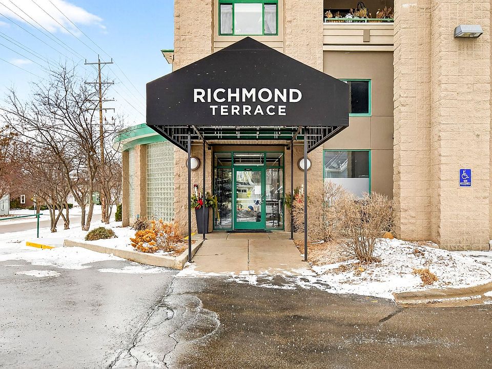 1st image of 400 Richmond St #328