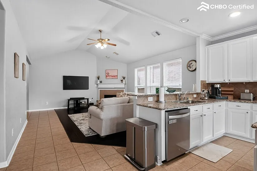 Katy Furnished Rental — Photo 4
