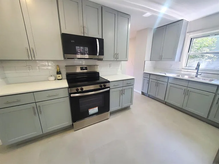 17 Woodlawn Ave — Photo 14