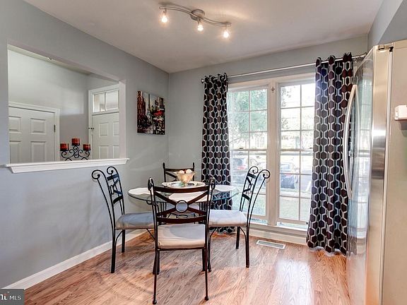 5th image of 4105 Hampstead Ln