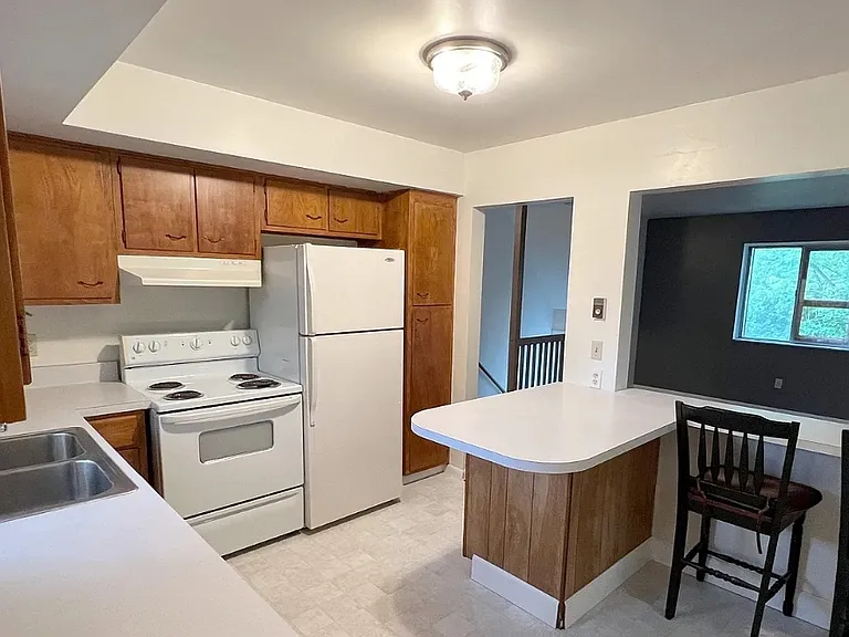 4660 Ammon Dr #4660 — Photo 4