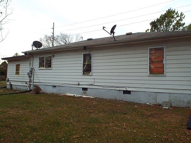 2nd image of 615 Durkee Rd SE
