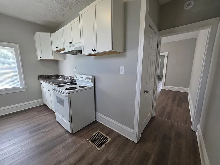 826 Leona Ave — Photo 5