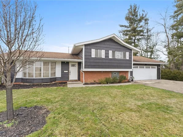 10073 Concord Ct, Parma Heights, OH 44130
