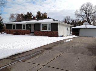 1515 E Fitzsimmons Rd, Oak Creek, WI 53154