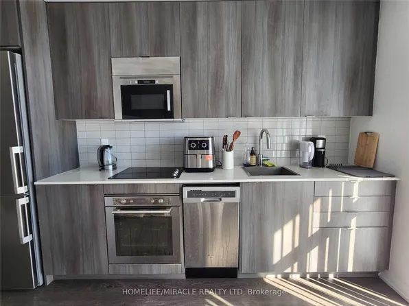 101 Erskine Ave, Toronto, ON