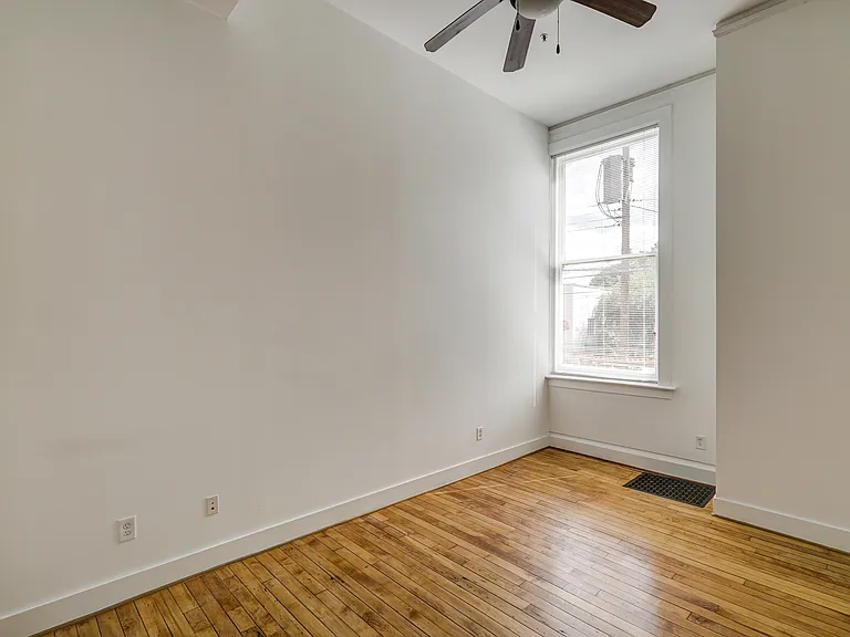 141 E Wythe St — Photo 33