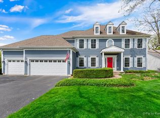 5 Walnut Ridge Ct, Cary, IL 60013