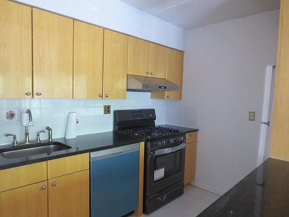 4th image of 14745 Barclay Ave