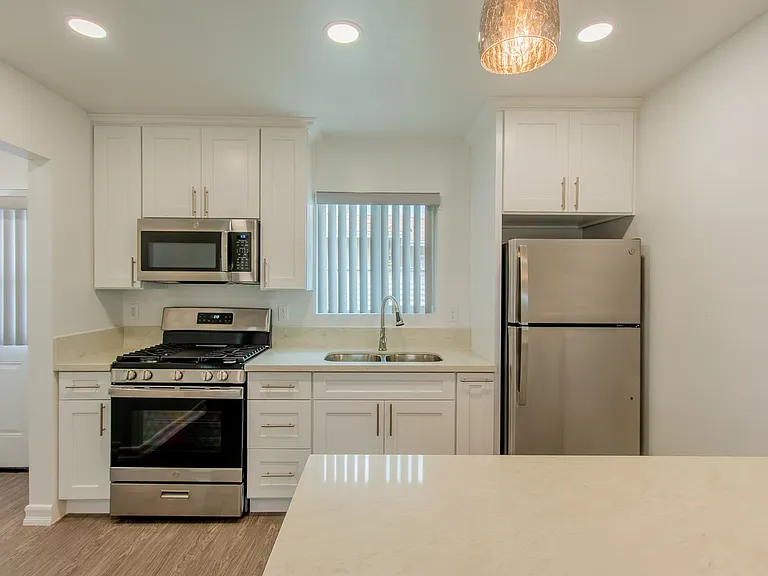 462 Davidson St — Photo 5