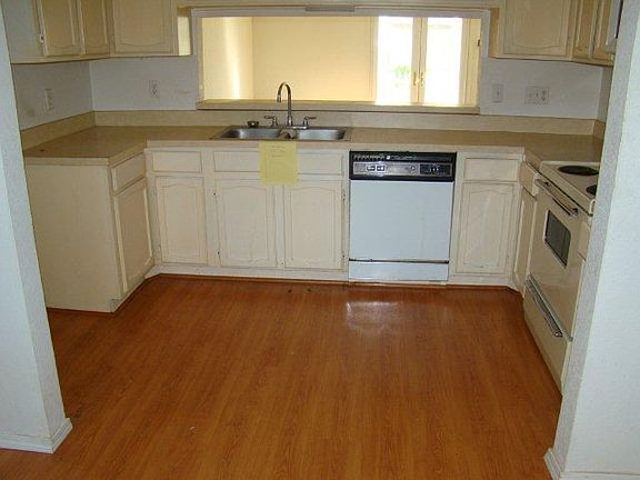 2nd image of 3927 Queens Ct
