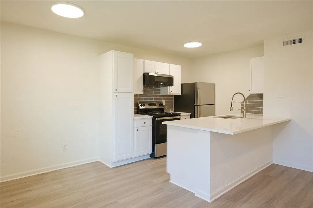 2 bed, 798 sqft, $1,095 — Photo 3