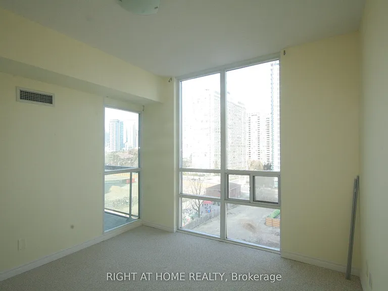 3504 Hurontario St #907 — Photo 8