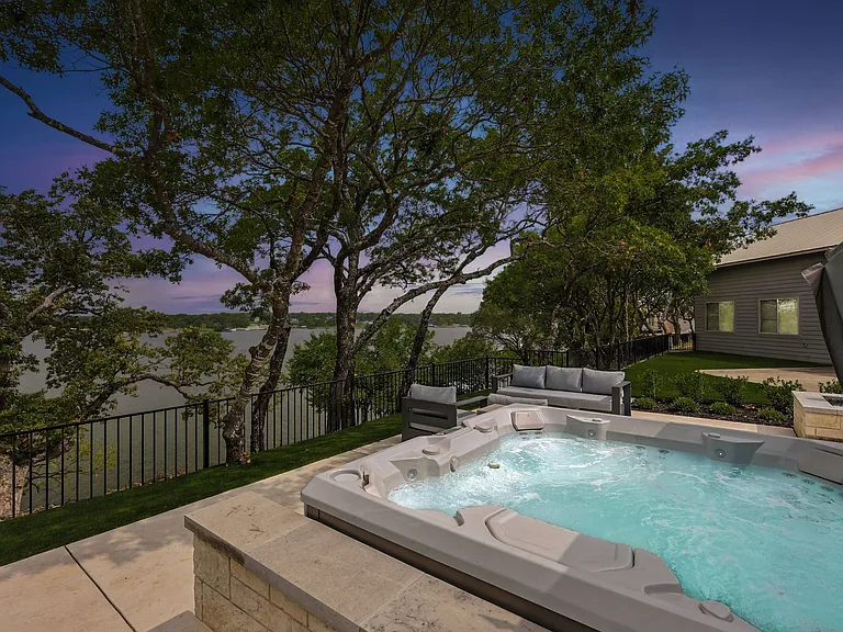 123 Heavens Rd — Photo 2