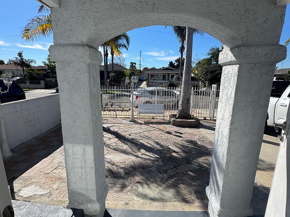 1st image of 3913 W 118th St #3913