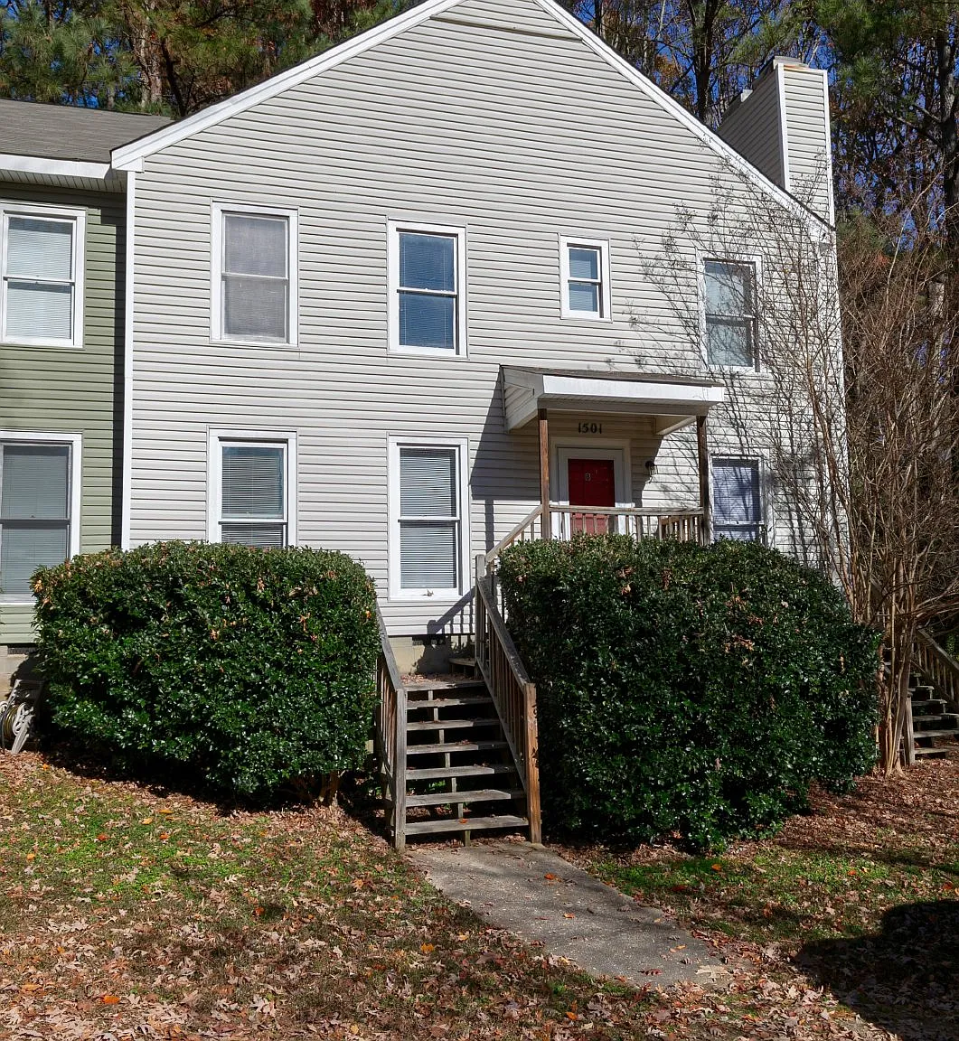 2 bed, 2.0 bath, 900 sqft, $1,350 — Photo 1