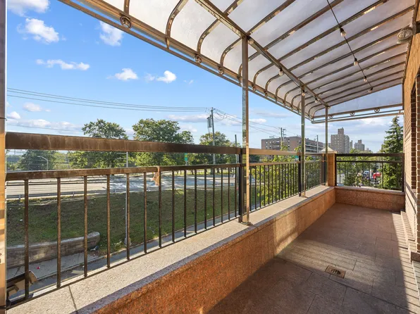 2881 Cropsey Avenue image 22 of 25