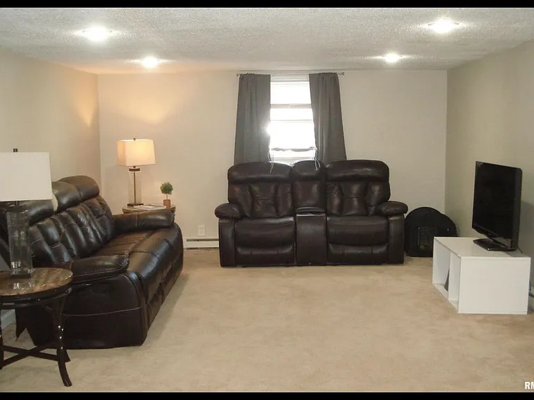 127 W Illinois Ave — Photo 3