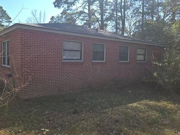 3rd image of 802 Maple St