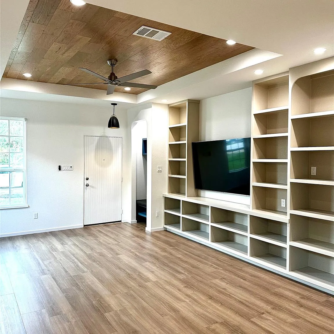 3 bed, 2.0 bath, 1488 sqft, $2,200 — Photo 3