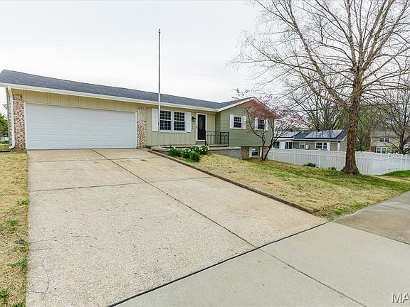 2nd image of 908 Crescent Dr