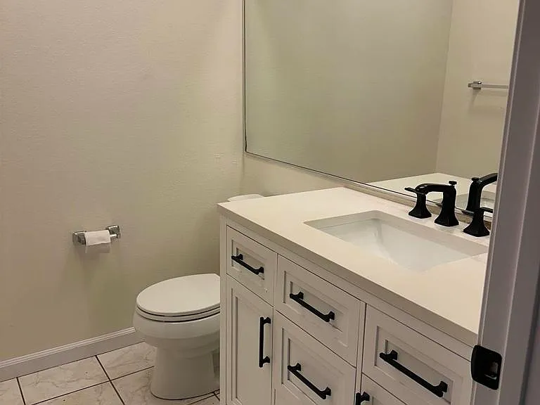 420 Sanibelle Cir #100 — Photo 8