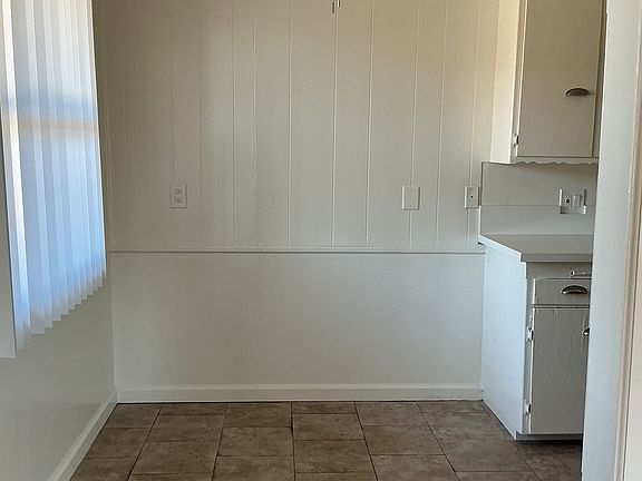 3rd image of 1136 W Broadway #A