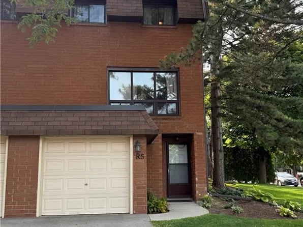 444 Stone Church Rd W #R5, Hamilton, ON L9B 1R1