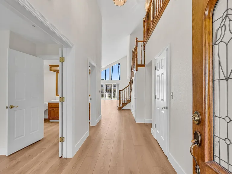 5650 Edgeview Dr — Photo 7