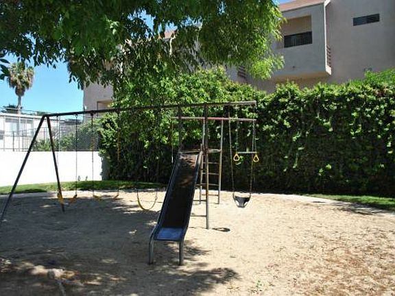3rd image of 18555 Collins St Unit C