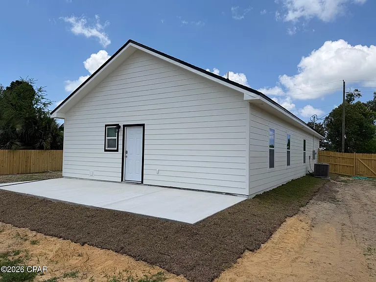 2512 N Bonita Ave — Photo 13