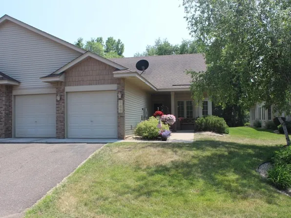366 Summer Ln, Maplewood, MN 55117
