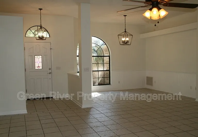 6106 Pine Ave — Photo 4