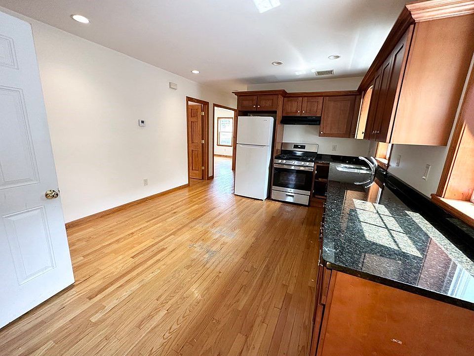 1st image of 27 Dean St Floor 2