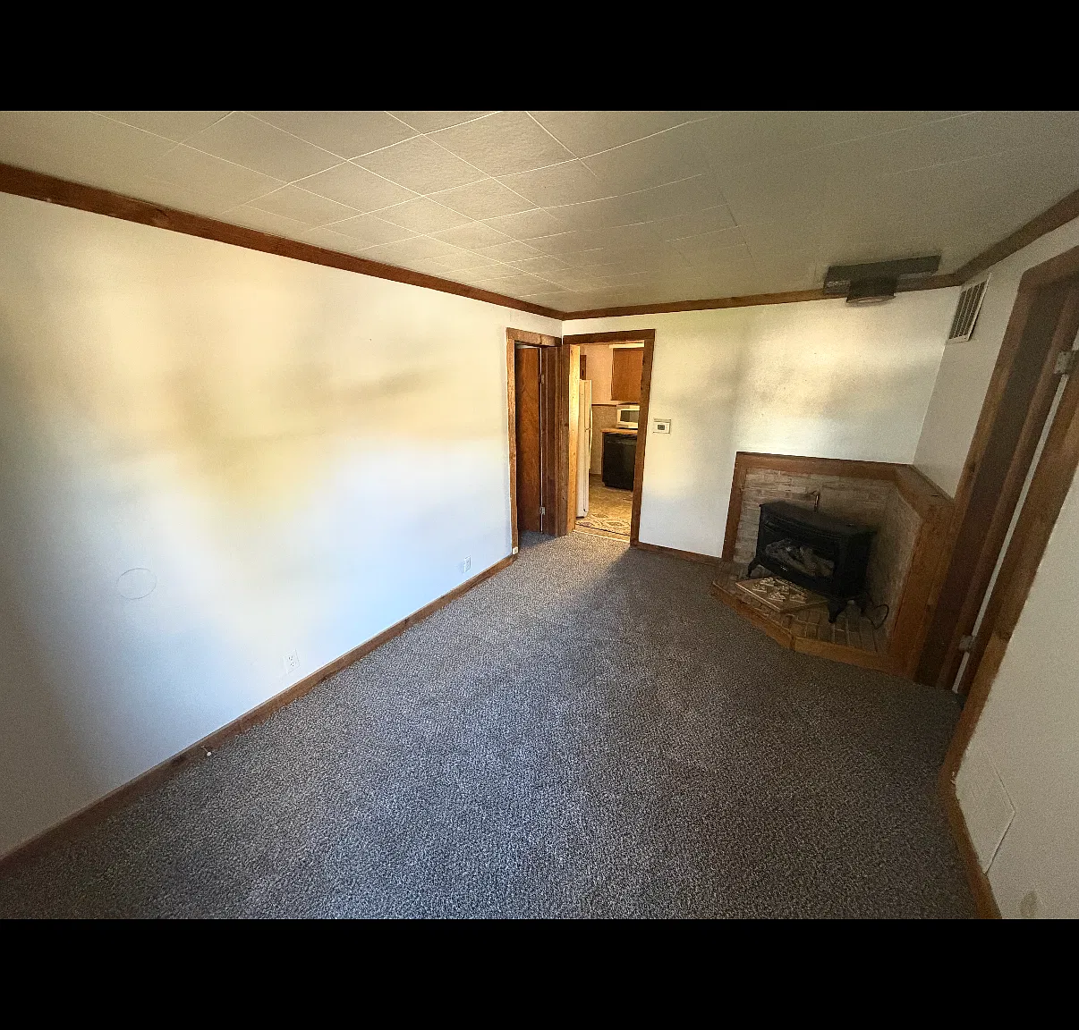 3 bed, 810 sqft, $1,150 — Photo 2