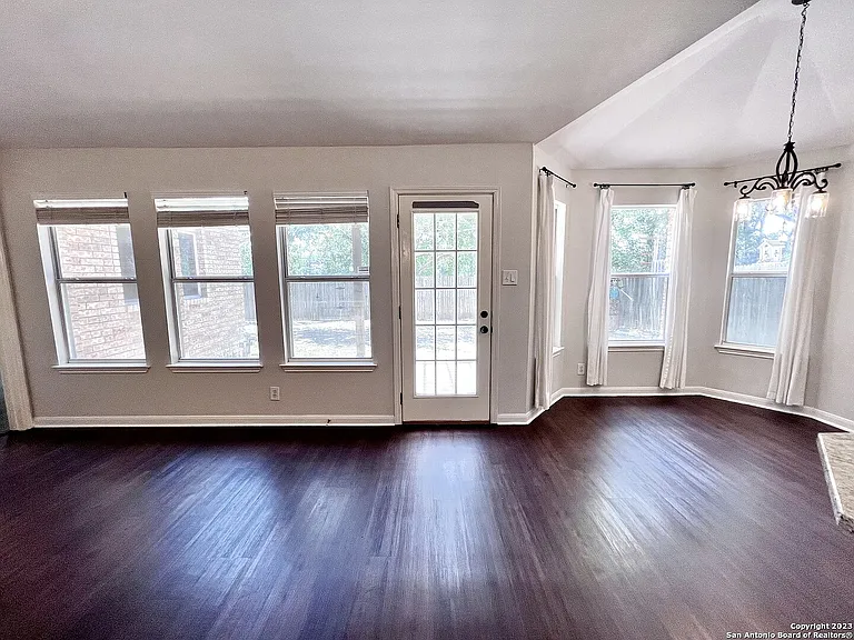 6218 Parkland Oaks Dr — Photo 8