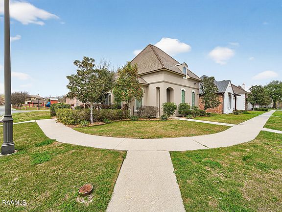 2nd image of 106 Shadow Springs Dr