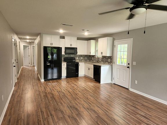 2nd image of 3428 Pelican St #B