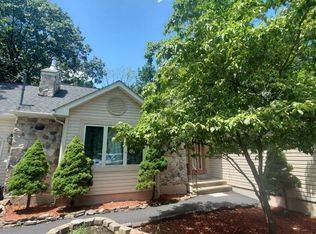 281 Somerset Dr, East Stroudsburg, PA 18301