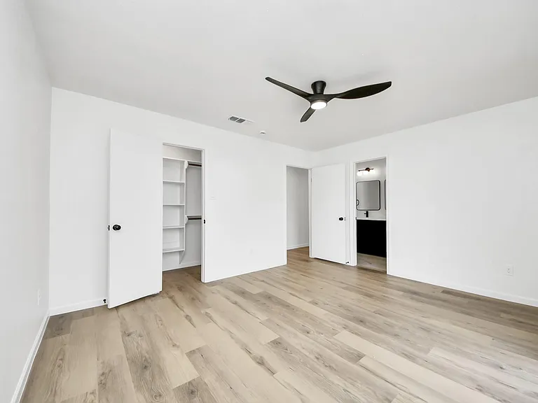 3305 Avenue R — Photo 9