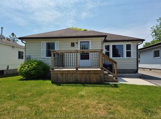 14 Wolfe St, Penetanguishene, ON L9M1B9