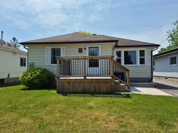 14 Wolfe St, Penetanguishene, ON L9M 1B9