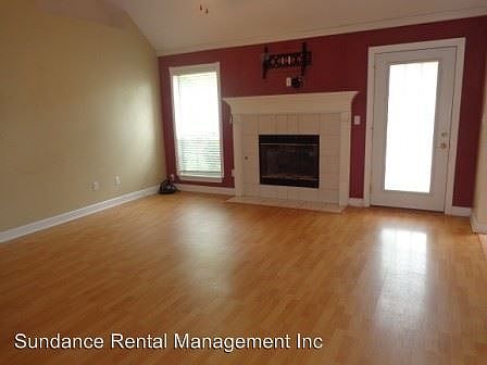 4th image of 449 Forest Glen Pl