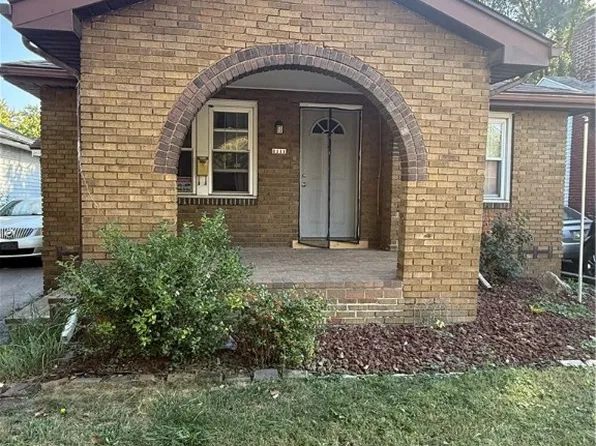 2111 E Wood St, Decatur, IL 62521