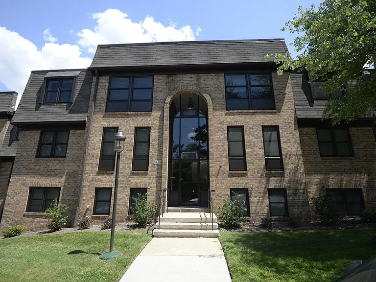 Charlesgate Apartments — Photo 2