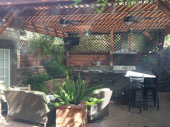 Outdoor Kitchen