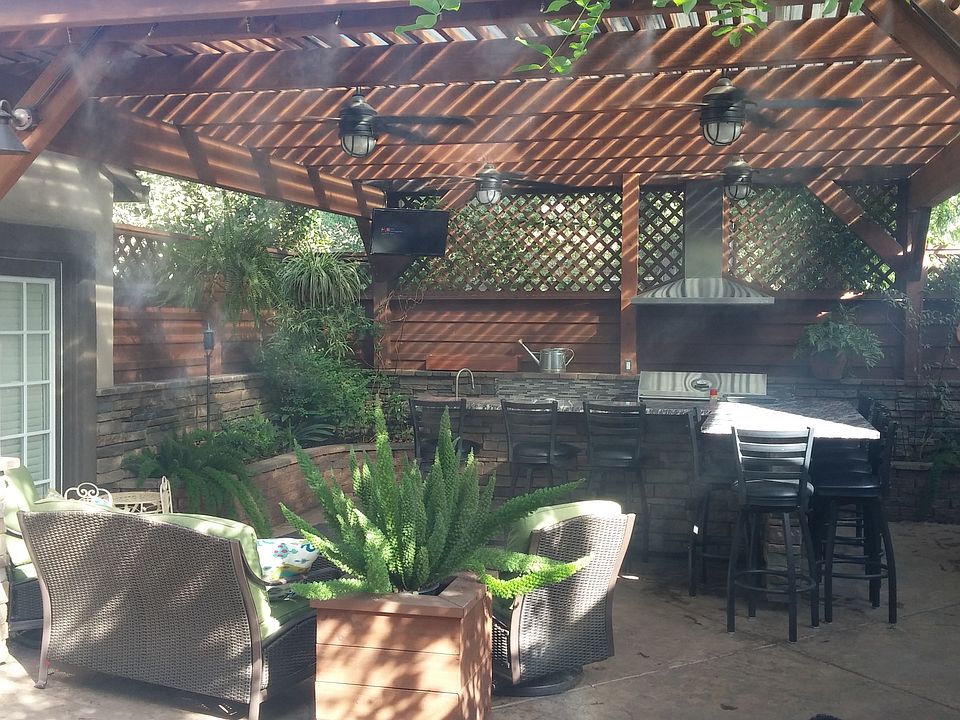 Outdoor Kitchen