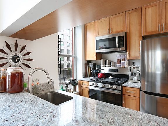 3rd image of 350 W 14th St APT 3D